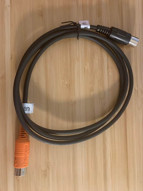 RetroKits RK-002 Smart MIDI Cable - Preloaded with Volca FM Firmware image 1