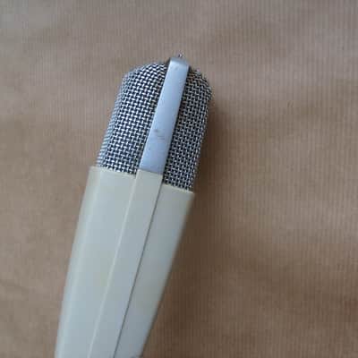 Sennheiser MD 421 Cardioid Dynamic Microphone image 7