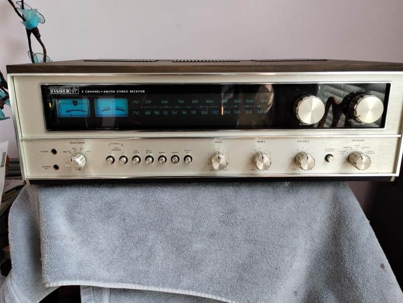 Heavy, quality, vintage Fisher receiver in excellent condition - 1970's image 1