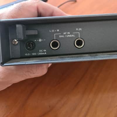 Sennheiser Sennheiser EW 300 IEM SR 300 + EK 300 IEM Stereo UHF 838-870MHz Rack image 15