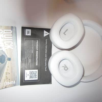 NEW JBL - Pure Bass Wireless Headphones - - White - Tune710BT 2020s image 9