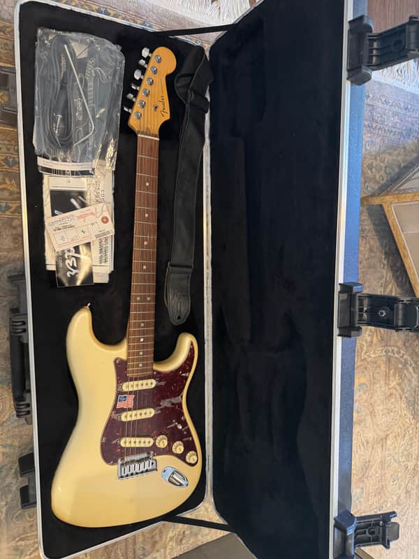 Fender American Deluxe Stratocaster with Rosewood Fretboard 2010 - Olympic Pearl with original case, papers, cords