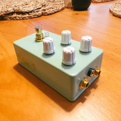 Hardware Fixations MK1 (Tascam Portastudio 424 MkI preamp pedal) 2025 - Sage green powdercoating image 2