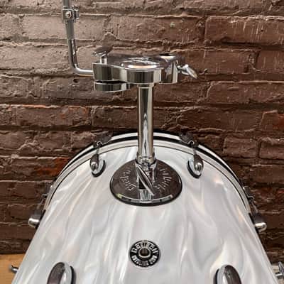 Gretsch Catalina Club Jazz 4-Piece Drum Kit White Satin Flame 18/12/14 + Snare – Floor Model image 19