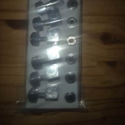 Fender Stratocaster / Telecaster Locking Tuning Heads Chrome 099-0818-100 image 5