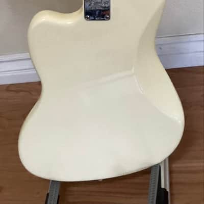 Fender American Professional Jazzmaster White with Maple Fretboardwith Rhythm Circuit, Lindy Fralin Noiseless Pickups and Hardshell Case 2017 image 10