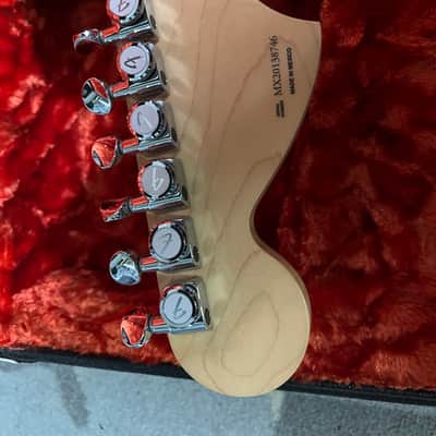 Fender Deluxe Stratocaster HSS 2020 Candy Apple Red with Hard Case image 10