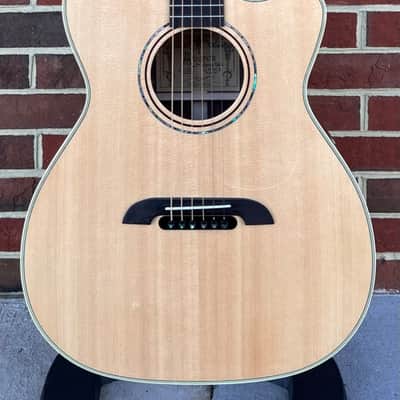 Alvarez Yairi Masterworks FYM70CE, OM, Sitka Spruce, Rosewood, LR Baggs VTC Element, Hardshell Case image 2