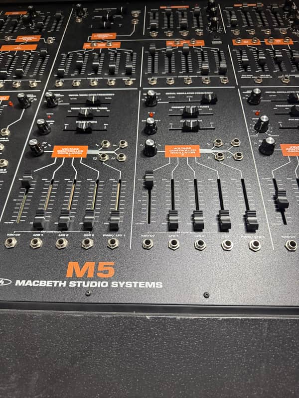 MACBETH STUDIO SYSTEMS M5(serialnumber 30) 2005 - Black image 1