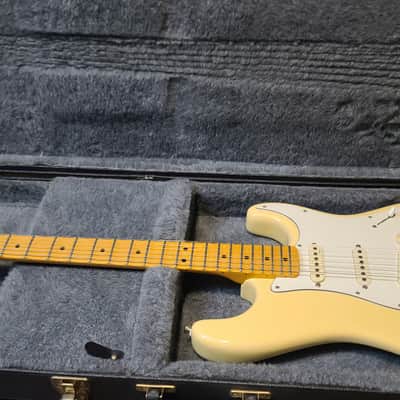 Fender Yngwie Malmsteen Signature Stratocaster ST72-140YM 93-94 - Yellow White image 2