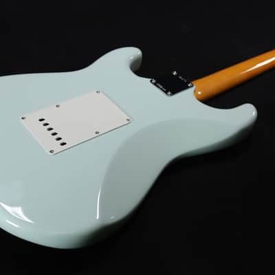 Fender American Vintage 1965 Stratocaster Round-Lam Rosewood Fingerboard Sonic Blue 670 image 7