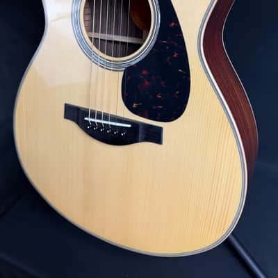 Yamaha LS16 ARE Grand Concert Acoustic-Electric Guitar Gloss Natural w/ Soft Case image 4