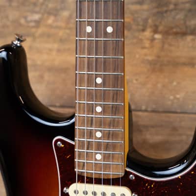 Immagine Fender American Professional II Stratocaster - 3-Tone Sunburst w/Case - 4
