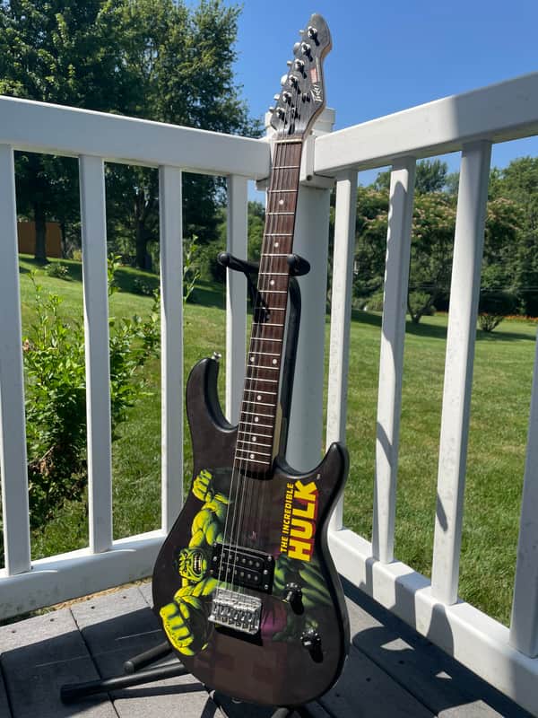 Peavey PV03013220 Marvel Universe Hulk Rockmaster 2010s - Graphic image 1