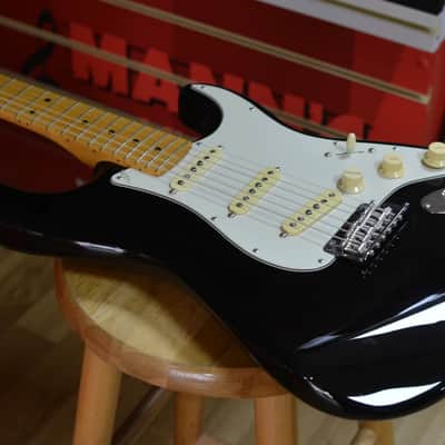 American Professional II StratocasterÂ® Maple Fingerboard, Black B Stock image 8