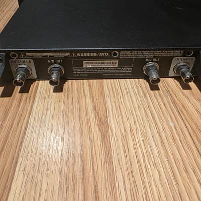 Line6 G90 unit + 3 TBP12 Bodypacks + Premium Gold-Plated Right-Angle & Straight Cables image 11
