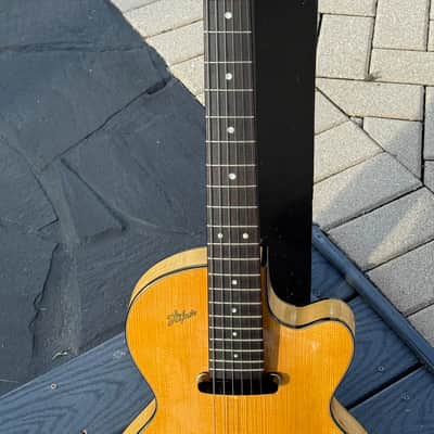 Hofner Club 40 1957 - stunning rare issue like George Harrison's 1st true Beatle Axe ! image 9