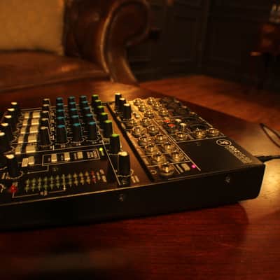 Mackie 802VLZ4 8-Channel Analog Mic / Line Mixer image 4