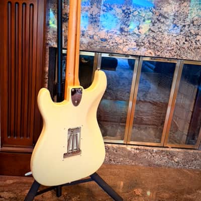 1972-73 Fender Stratocaster - Olympic White w/HSC image 2
