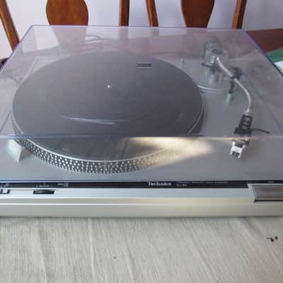 Technics SL B2 belt drive turntable in excellent condition image 3