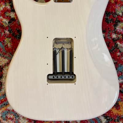 Fender American Deluxe Ash Stratocaster 2015 White Blonde, Very Good, SKU: 9077GT image 4