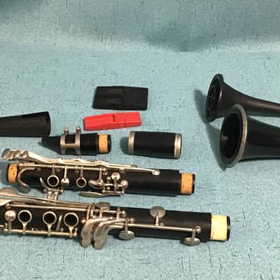 Henkin Clarinet with Mouthpiece, Stand, and Case image 2