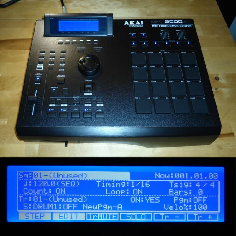 Akai MPC 2000XL Custom Black w/Blue LEDs & Black PADs 1GB CF Drive 32MB RAM imagen 1