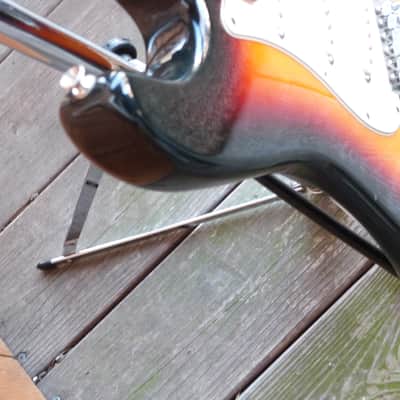 Fender Strat Sunburst made in mexico with original hardshell case 2005 - Sunburst image 10