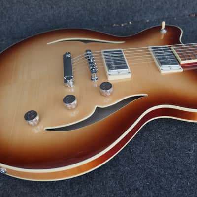 Hofner HCT-VTH-SP-SB Verythin CT SPECIAL Semi hollow Flame Maple Top New like 335 has 2 Humbuckers one a P90 image 7