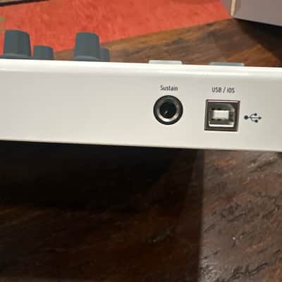 Arturia MiniLab MkII 25-Key MIDI Controller 2017 - Present - White image 3