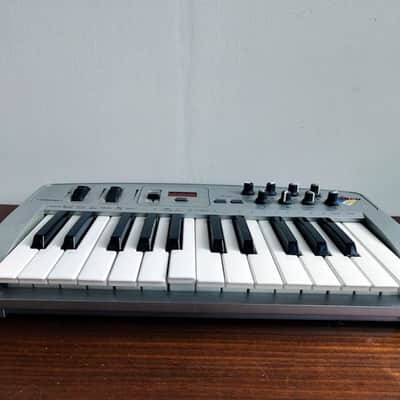 M-Audio Oxygen 8 25-Key MIDI Controller Keyboard 2002 - 2005 - Silver image 4