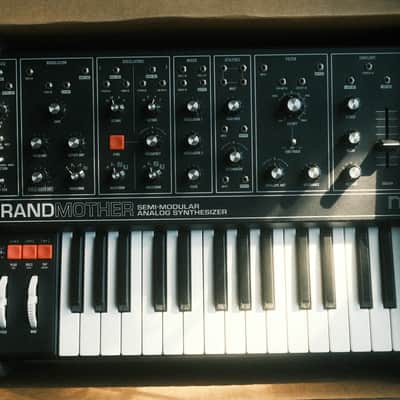 Moog Grandmother Dark 32-Key Semi-Modular Analog Synthesizer 2020 - Present - Black / Black Panel image 10