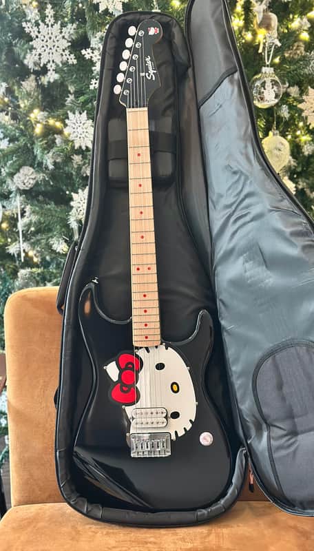 Squier Hello Kitty Stratocaster 2025 - Black image 1