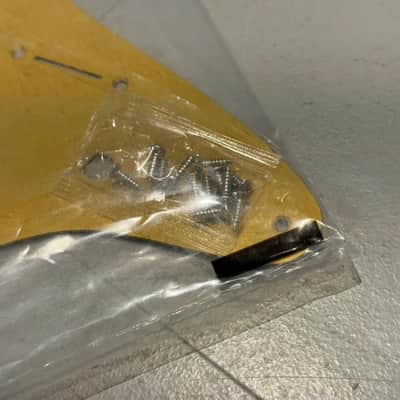 Fender 8-Hole '50s Vintage-Style Gold Anodized Strat Pickguard image 3