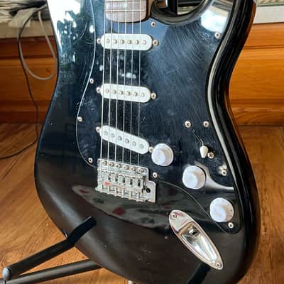 Squier Affinity Series Stratocaster with Rosewood fretboard 2021 - Present - Black image 3