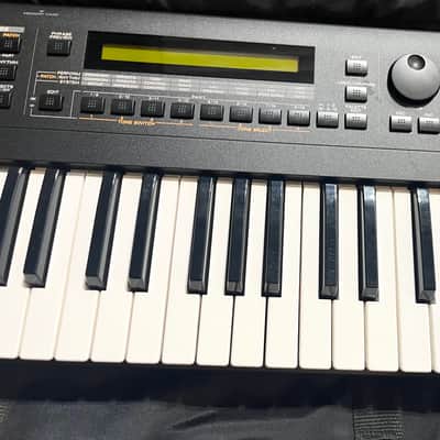 Roland XP-30 61-Key 64-Voice Expandable Synthesizer 1999 - 2004 - Black image 4