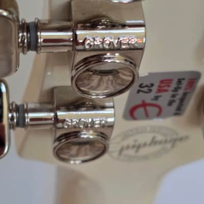 Epiphone Les Paul Studio w/ case and strap Alpine White image 4
