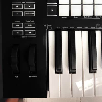 Akai Used Akai Professional LPK25 mk2 25-key USB Mini Keyboard Controller 2020s image 3
