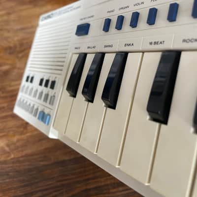 Casio PT-20 29-Key Mini Synthesizer 1980s - White image 2