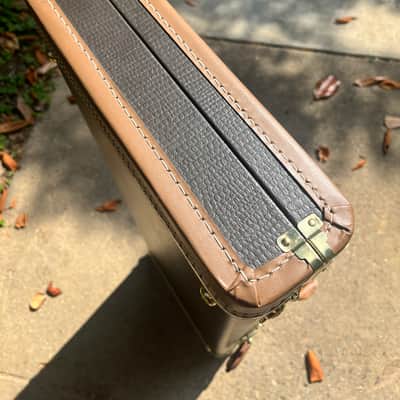 G&G Stratocaster/Telecaster case - Dark Brown Snakeskin, Light Brown accents, Gold Piping, and Hunter Green Interior image 3
