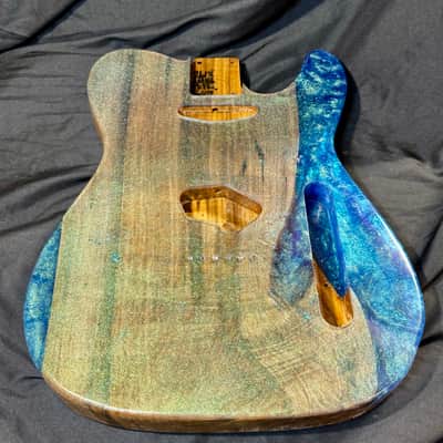 MH Customs “Tidebreaker” – Ambrosia Maple & Blue-Green Color Shift Resin T-Style Body 2026 - Nitrocellulose Gloss image 4