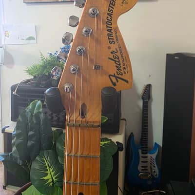 Fender Yngwie Malmsteen Artist Series Signature Stratocaster with Maple Fretboard 1998 - 2006 - Sonic Blue image 3