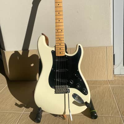 Made in Japan Squier Stratocaster 1986 - Olympic white image 1
