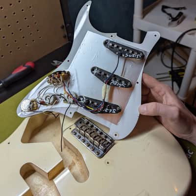 1985 Squier by Fender Stratocaster – Made in Japan (A-Serial, Fujigen image 9