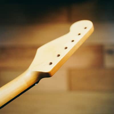 Stratocaster Neck – Vintage Maple & Rosewood | 21 Frets | Nitro Satin Finish | Bone Nut image 4