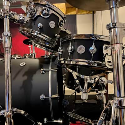 DW Design Series 6-Piece Drum Kit – $2,800+ Value – DW Snare, Pancake Drum & Gator Cases image 2