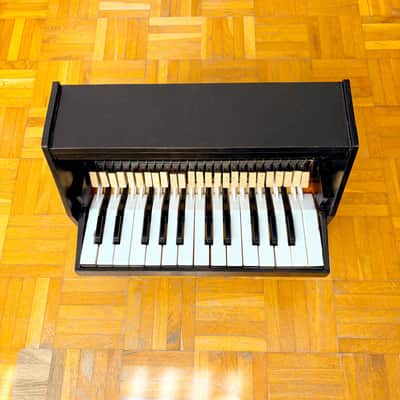 Mysterious Antique Wooden 25-Keys Upright Real Toy Piano probably made in France in 1950s! Read the full ad! image 5