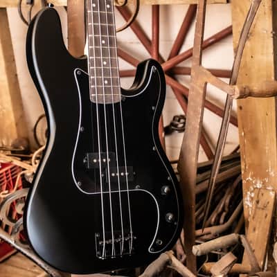 Sawtooth EP Series Electric Bass Guitar, Surf Green w/ Pearl Pickguard image 13