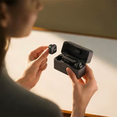 DJI Mic Mini 2.4GHz 2-Person Clip-On Digital Wireless Microphone System with Charging Case image 3