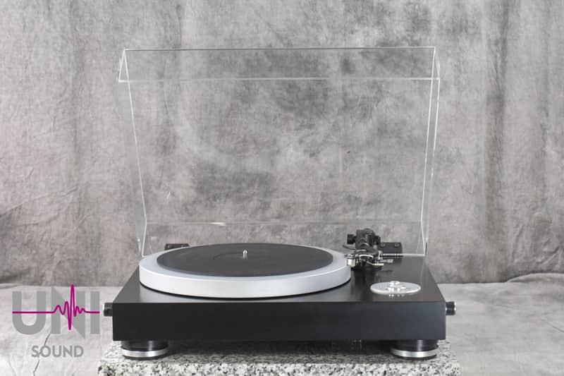 MICRO DD-8Z Direct Drive Turntable w/ AC3000 tonearm  in Very  Good Condition.